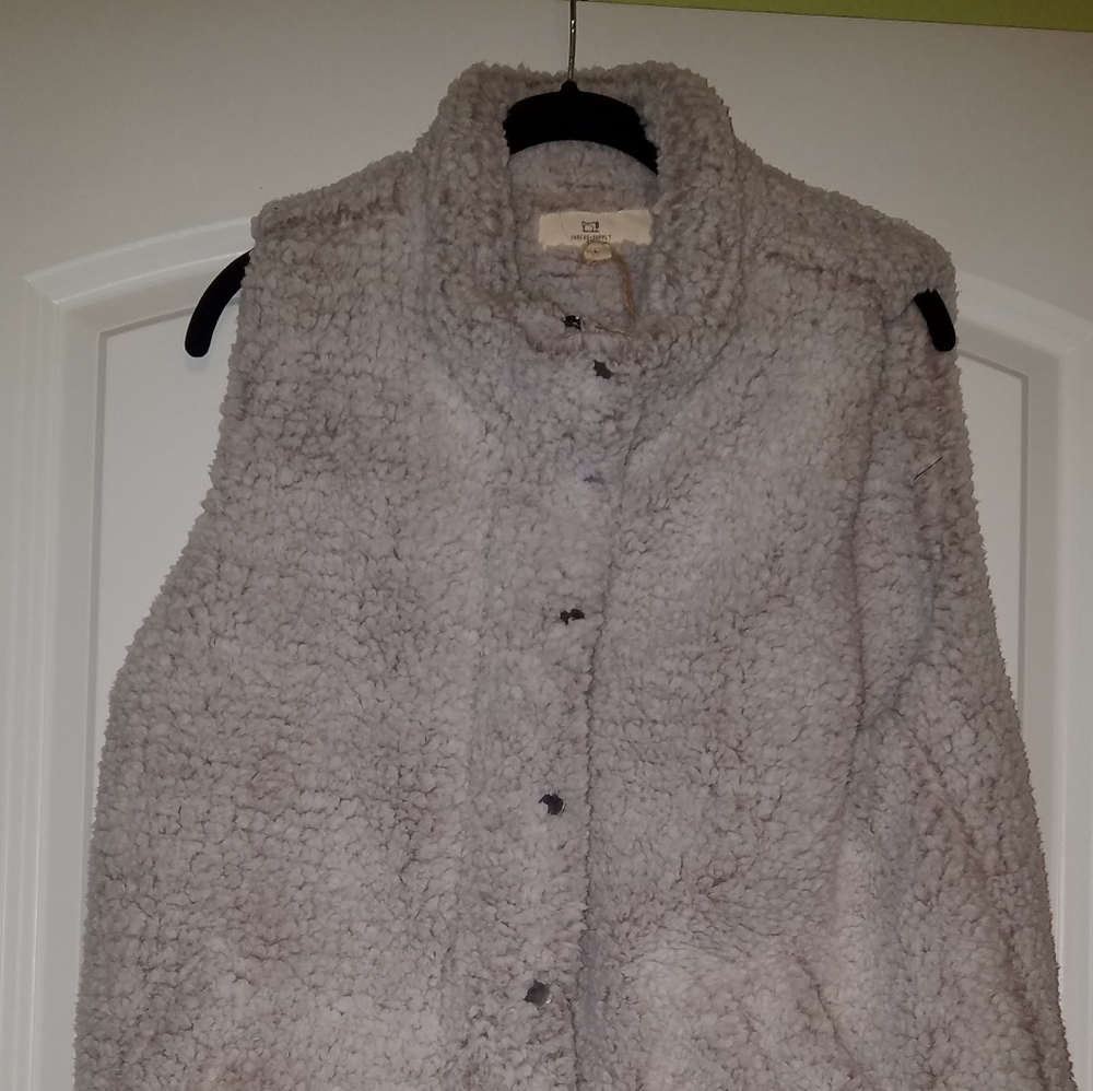 NWT Thread & Supply Sherpa Vest sz Large